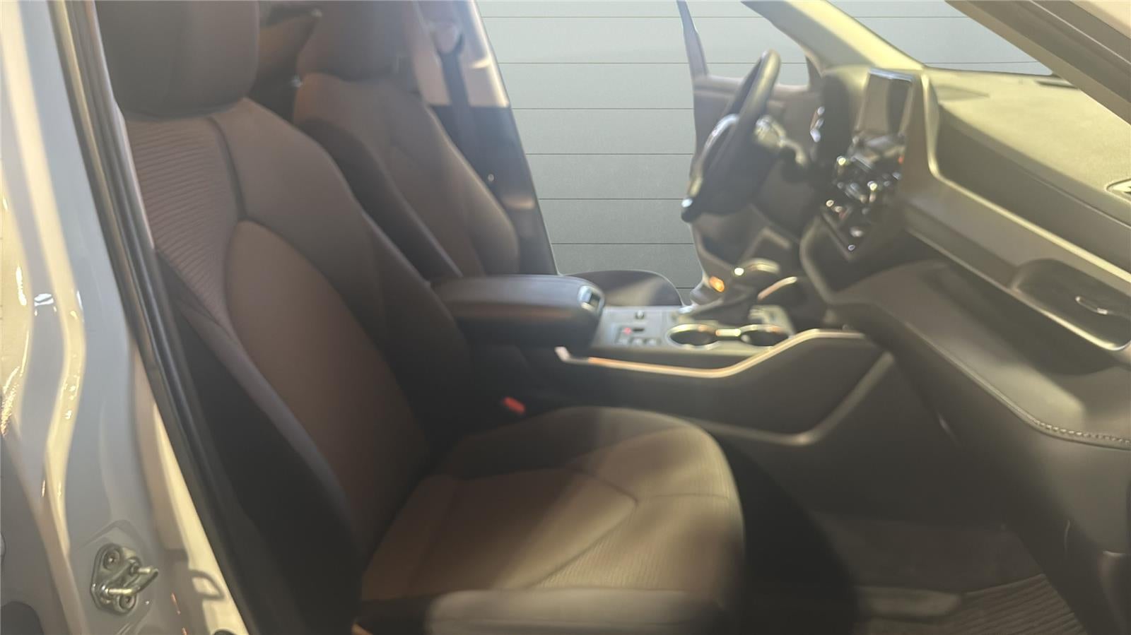 2023 Toyota Highlander Hybrid LE