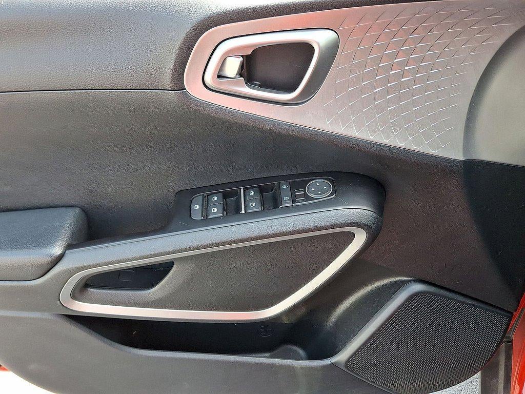 2023 Kia Soul LX - Photo 10