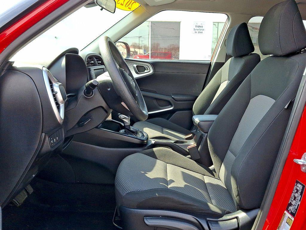 2023 Kia Soul LX - Photo 11