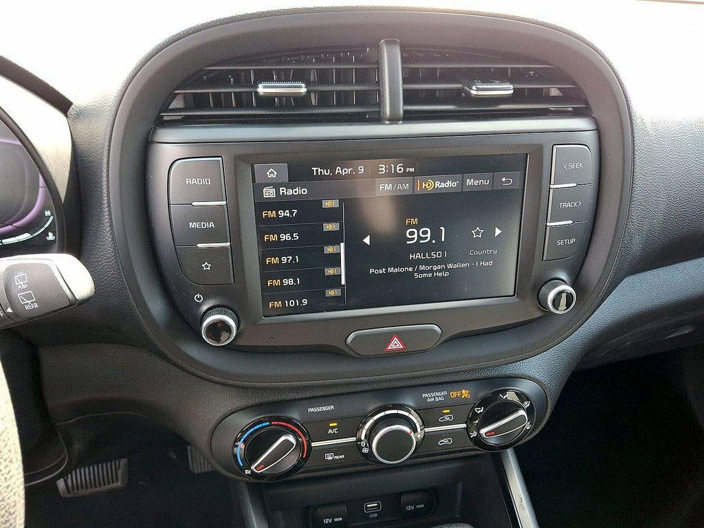 2023 Kia Soul LX - Photo 14