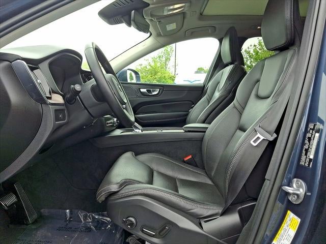 2023 Volvo XC60 Ultimate Bright Theme
