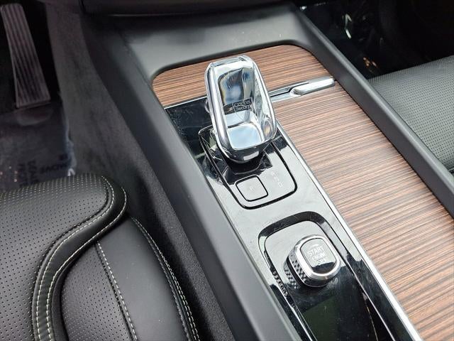 2023 Volvo XC60 Ultimate Bright Theme