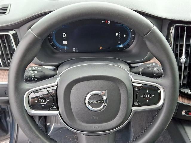 2023 Volvo XC60 Ultimate Bright Theme