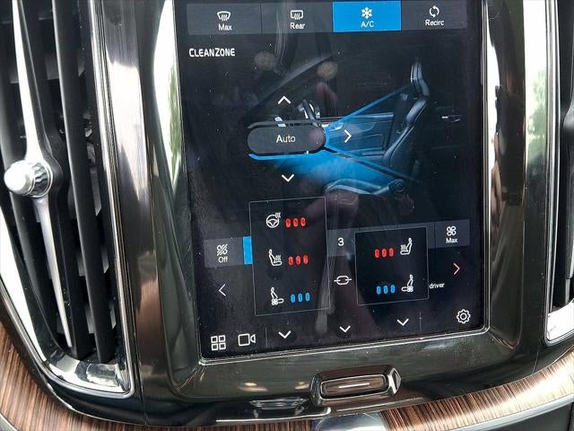 2023 Volvo XC60 Ultimate Bright Theme