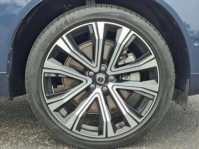 2023 Volvo XC60 Ultimate Bright Theme