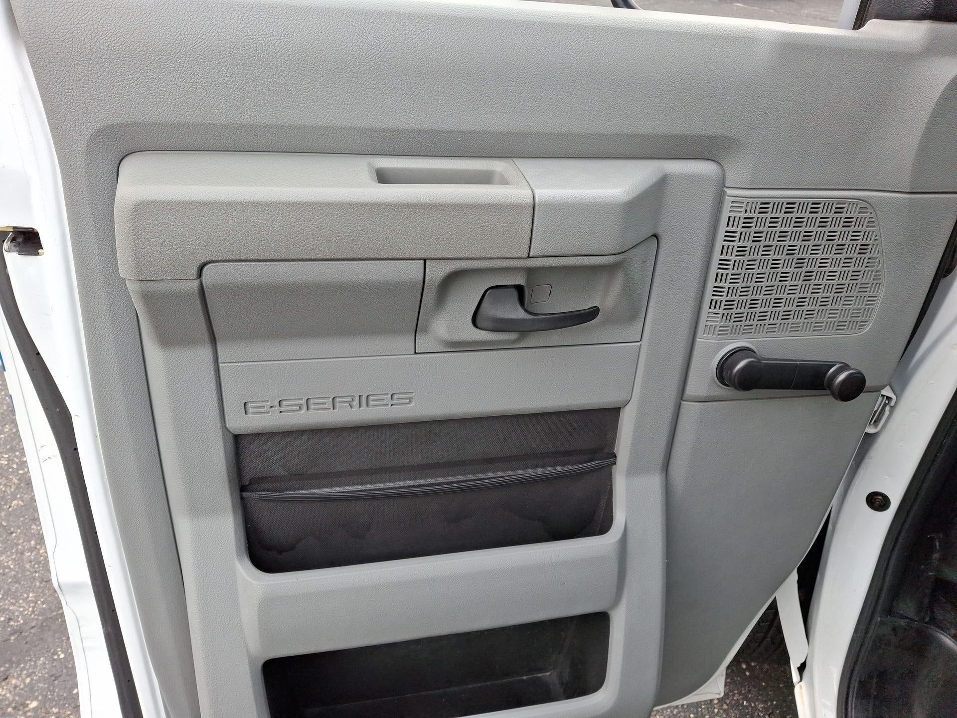 2011 Ford E-350 Cutaway Base