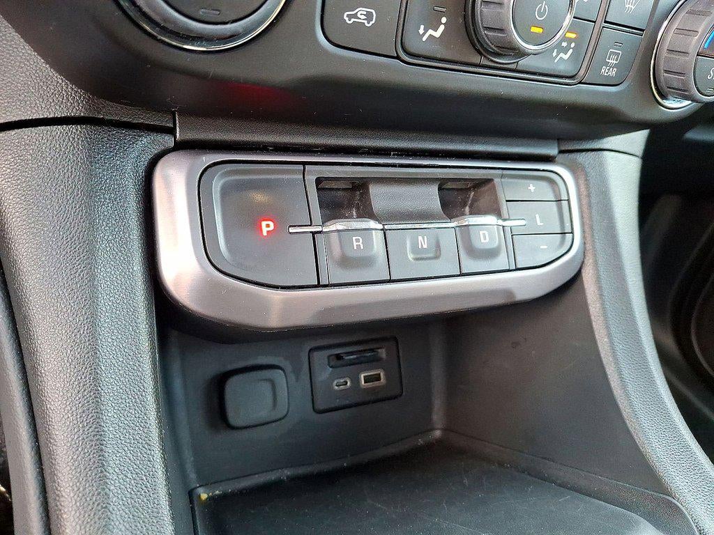 2023 GMC Acadia AWD AT4