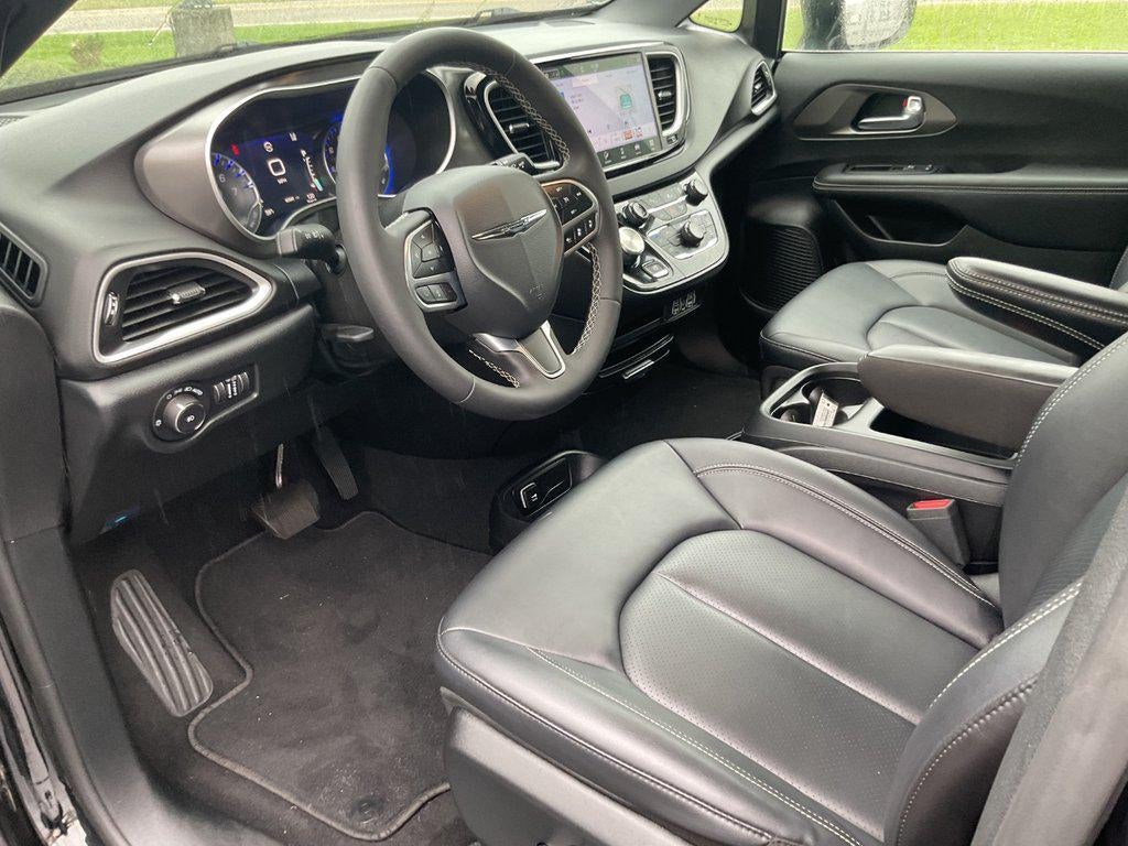 2025 Chrysler Pacifica Select FWD
