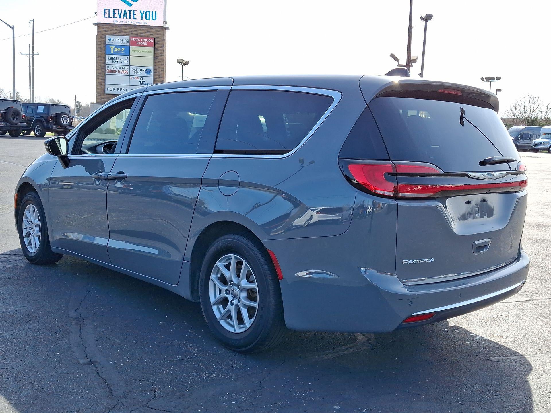 2025 Chrysler Pacifica Select