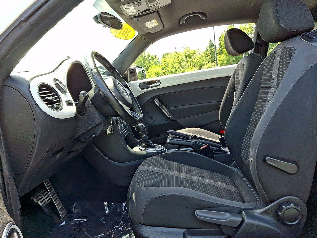 2012 Volkswagen Beetle 2dr Cpe DSG 2.0T Turbo PZEV