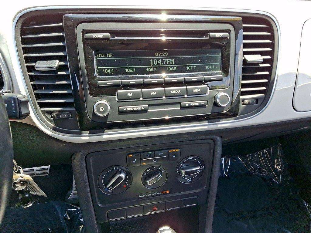 2012 Volkswagen Beetle 2dr Cpe DSG 2.0T Turbo PZEV