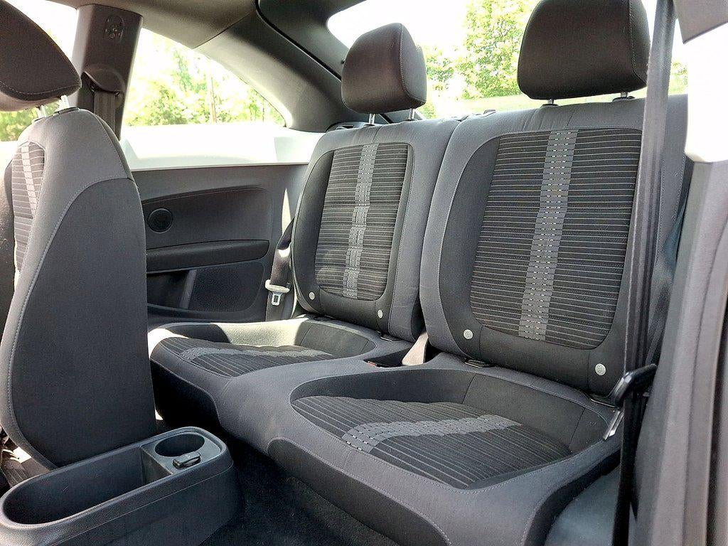 2012 Volkswagen Beetle 2dr Cpe DSG 2.0T Turbo PZEV