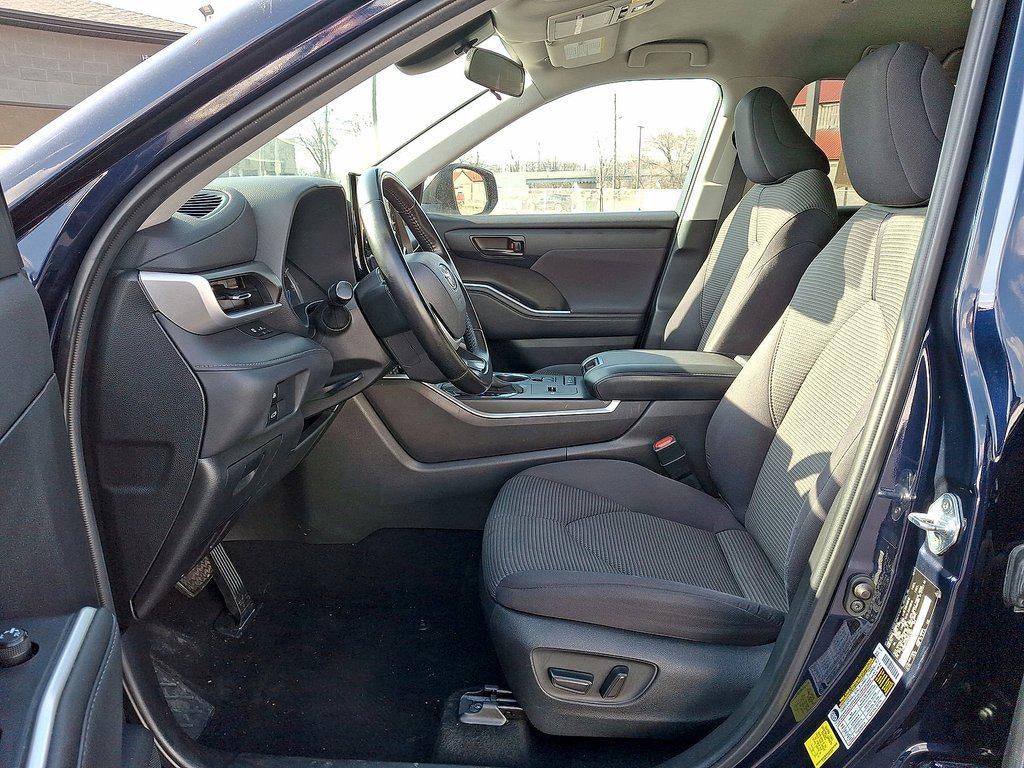 2022 Toyota Highlander Hybrid LE AWD (Natl)