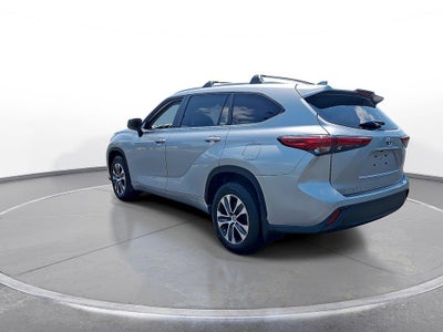 2023 Toyota Highlander Hybrid XLE AWD (Natl)