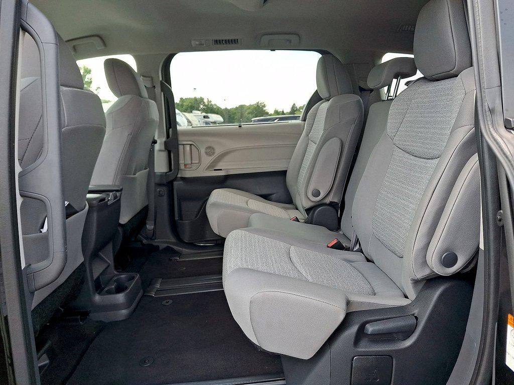 2023 Toyota Sienna LE FWD 8-Passenger (Natl)