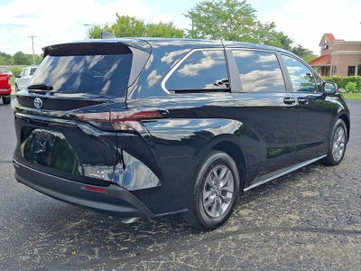 2023 Toyota Sienna LE FWD 8-Passenger (Natl)