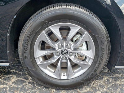 2023 Toyota Sienna LE FWD 8-Passenger (Natl)