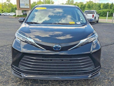 2023 Toyota Sienna LE FWD 8-Passenger (Natl)