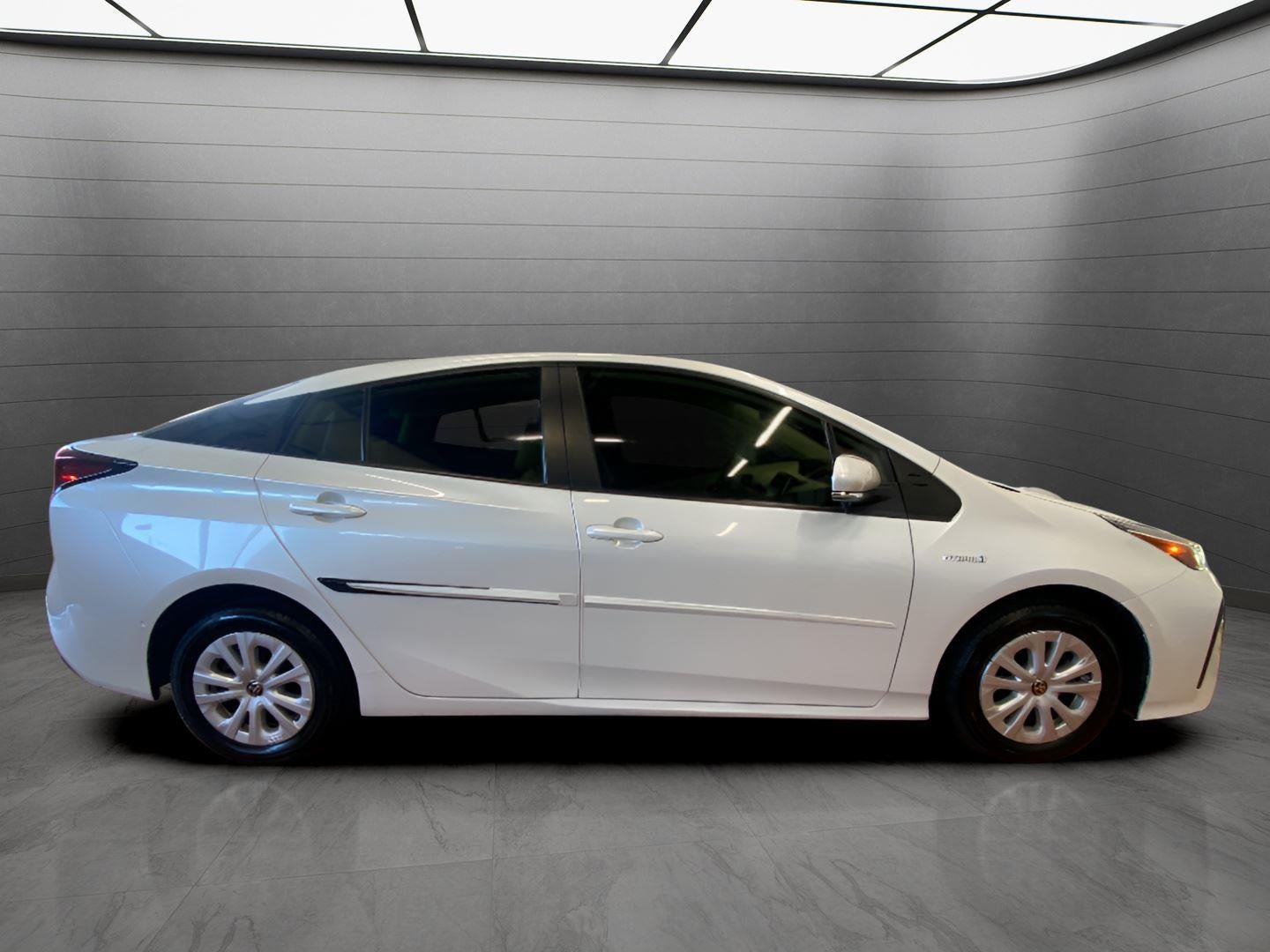 2022 Toyota Prius LE