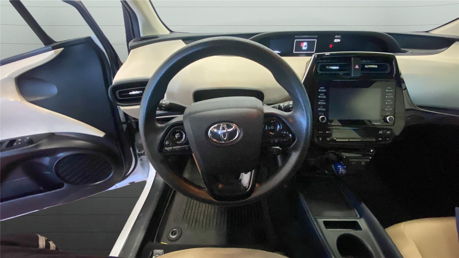 2022 Toyota Prius LE