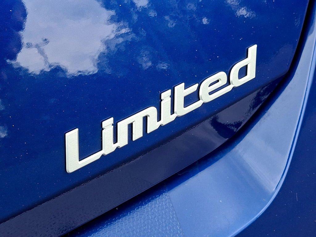 2024 Hyundai Elantra Limited IVT