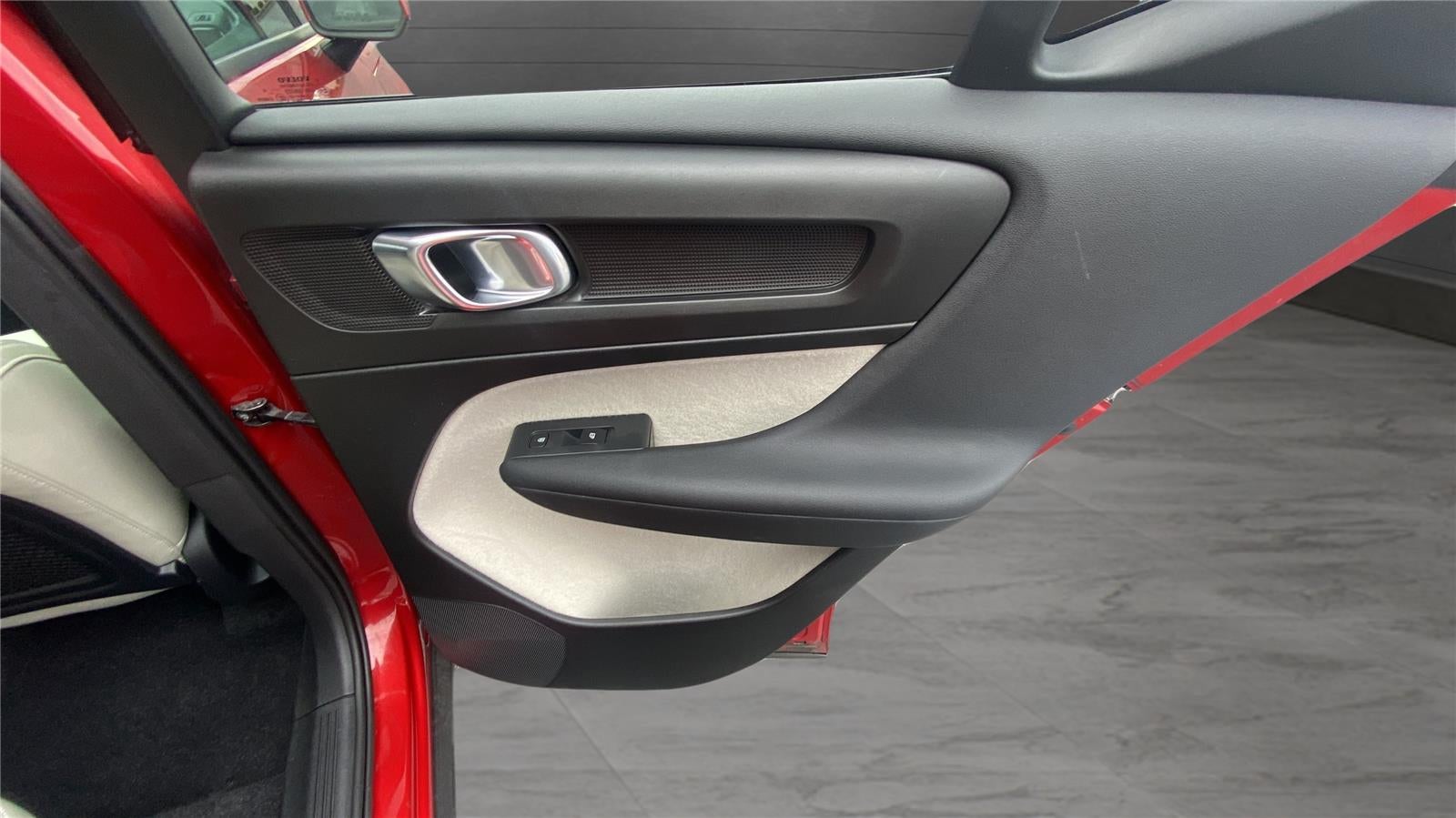 2019 Volvo XC40 Momentum