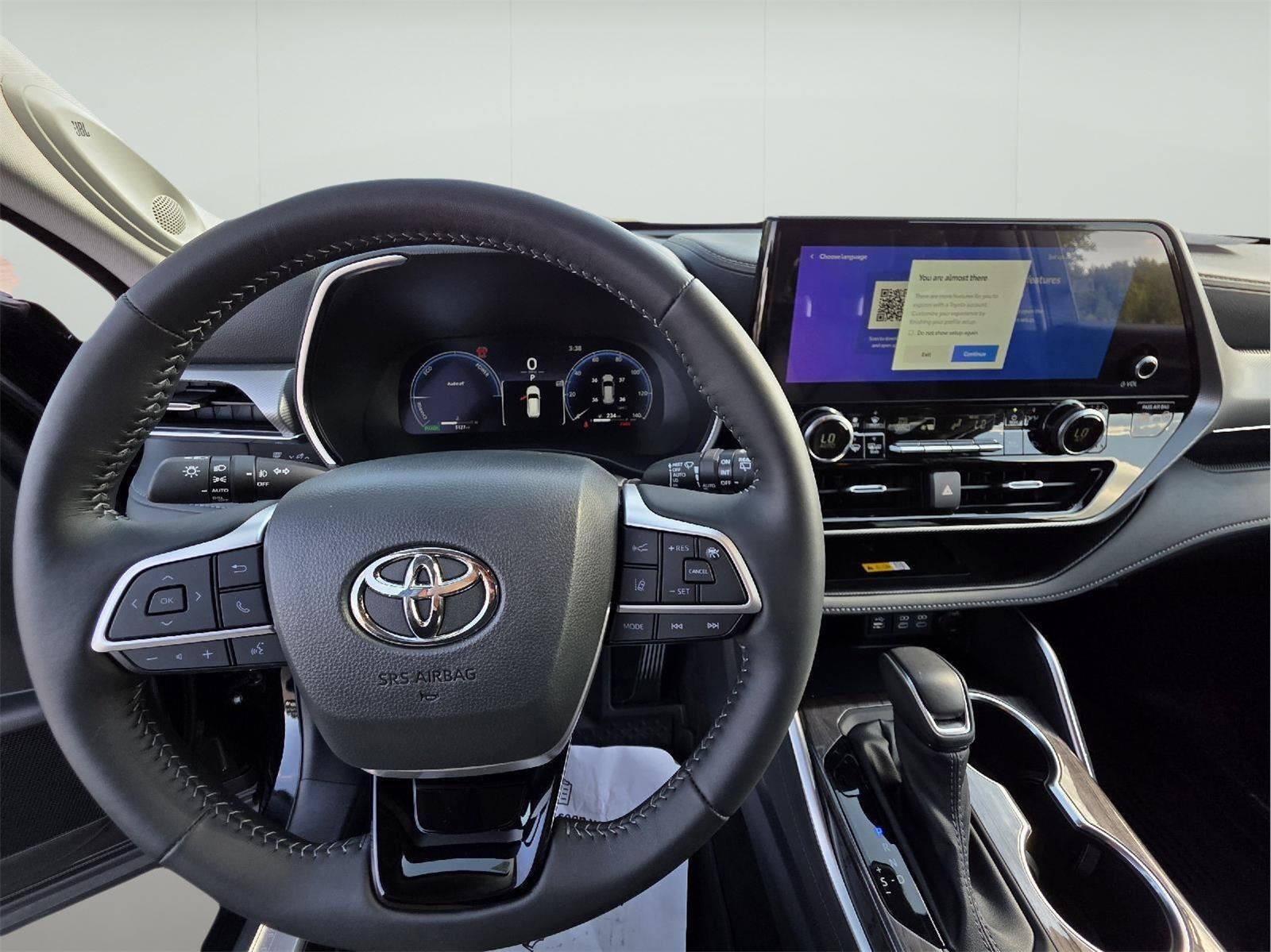 2025 Toyota Highlander Hybrid Platinum