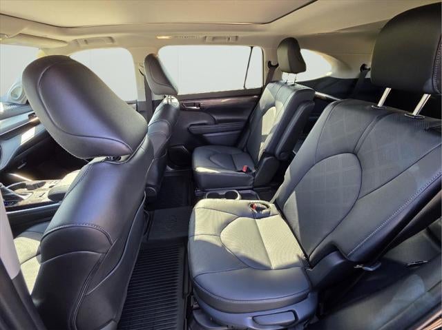 2025 Toyota Highlander Hybrid Platinum