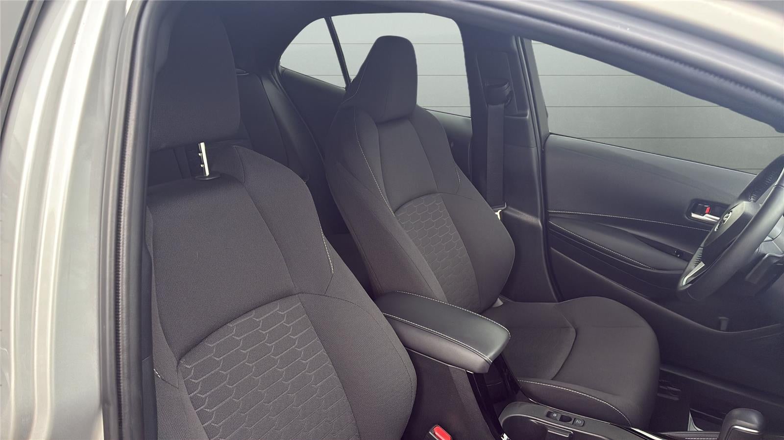 2025 Toyota Corolla Hatchback SE