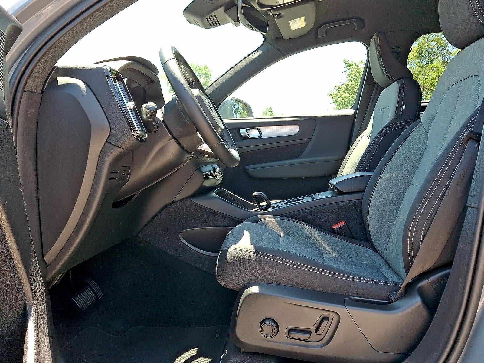 2023 Volvo XC40 Core