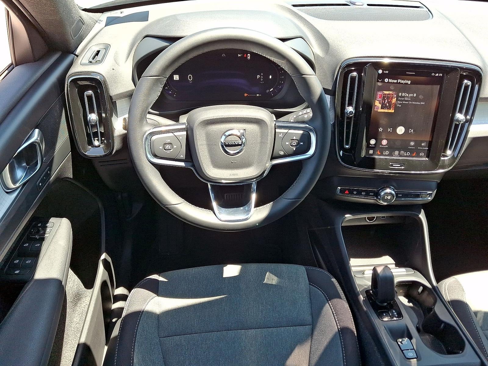 2023 Volvo XC40 Core