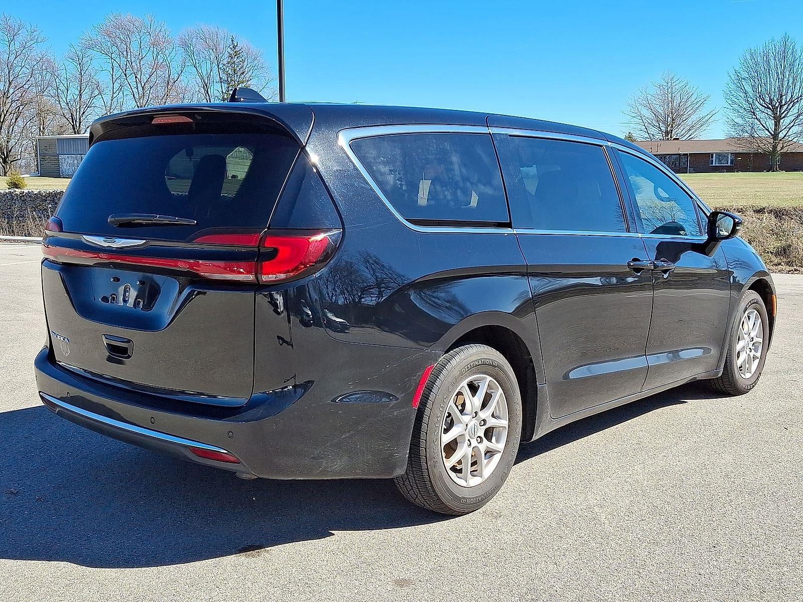 2025 Chrysler Pacifica Select
