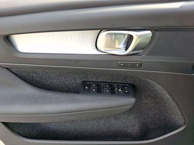 2023 Volvo XC40 Core
