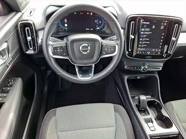 2023 Volvo XC40 Core