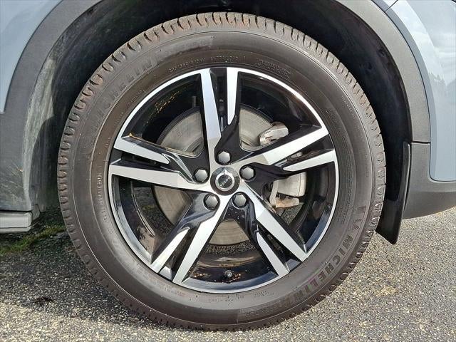 2023 Volvo XC40 Core