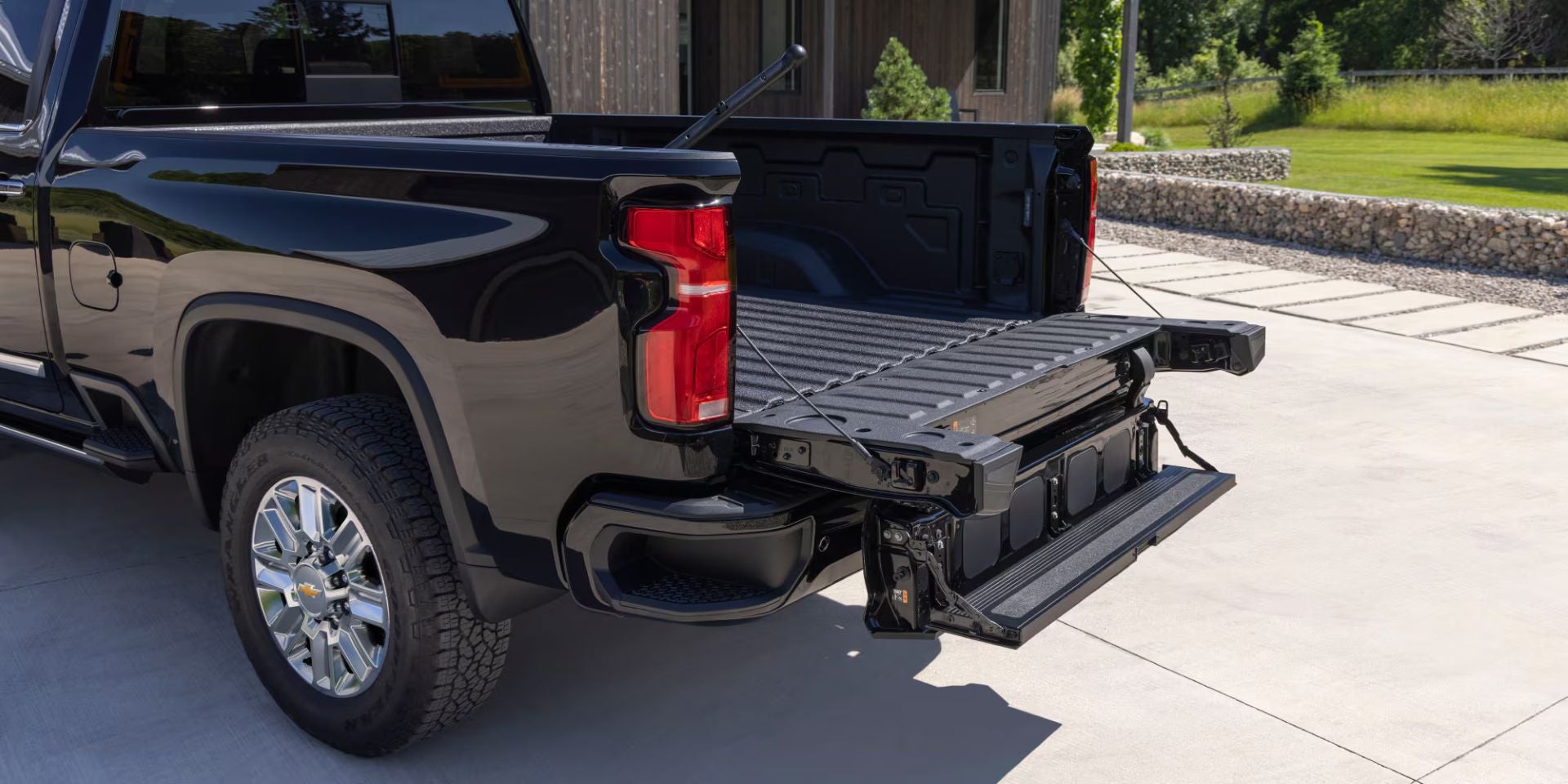 tailgate on a 2025 chevy silverado hd
