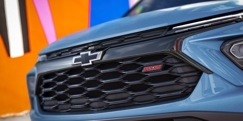 front grille on a blue trailblazer showcasing the RS badging
